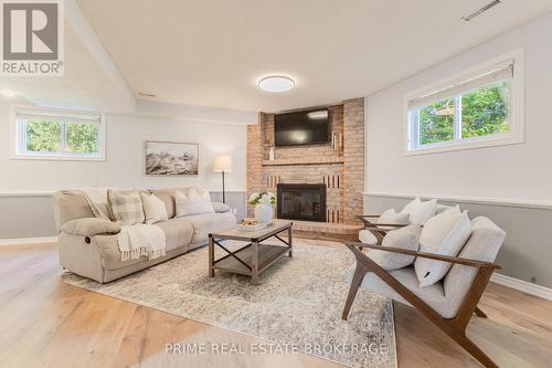 180 Conway Court, London, ON - Indoor Photo Showing Living Room With Fireplace