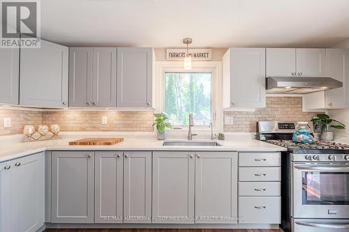 11 Nugent Court, Barrie, ON - Indoor Photo Showing Kitchen With Upgraded Kitchen