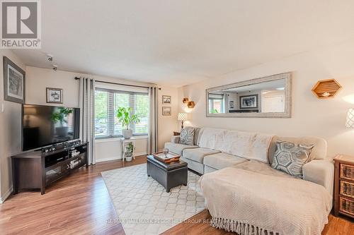 11 Nugent Court, Barrie (Northwest), ON - Indoor Photo Showing Living Room