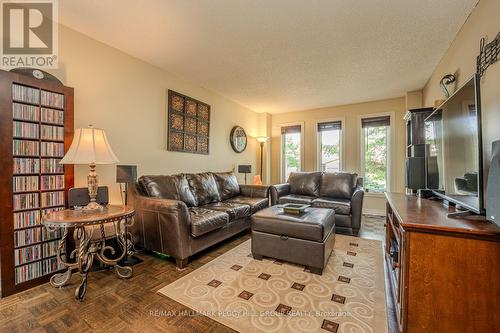 141 Ferndale Drive S, Barrie, ON - Indoor Photo Showing Living Room