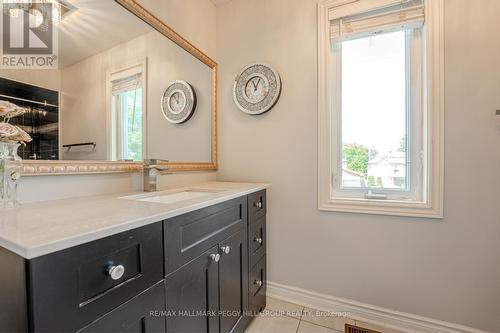 141 Ferndale Drive S, Barrie, ON - Indoor Photo Showing Bathroom