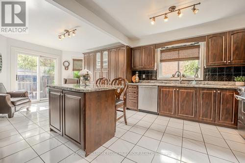 141 Ferndale Drive S, Barrie (Ardagh), ON - Indoor Photo Showing Kitchen