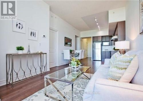 907 - 38 Cedarland Drive, Markham (Unionville), ON - Indoor Photo Showing Living Room