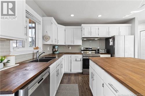 196 Sunshine Drive, Moncton, NB - Indoor Photo Showing Kitchen With Double Sink