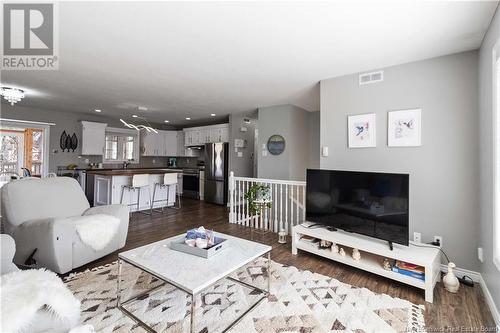 196 Sunshine Drive, Moncton, NB - Indoor Photo Showing Living Room