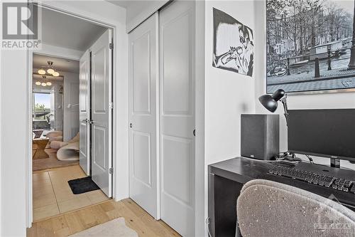 walk in closet to the bathroom - 485 Richmond Road Unit#502, Ottawa, ON - Indoor Photo Showing Other Room