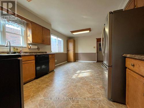 92 Lillian Crescent, Barrie, ON - Indoor Photo Showing Kitchen With Double Sink