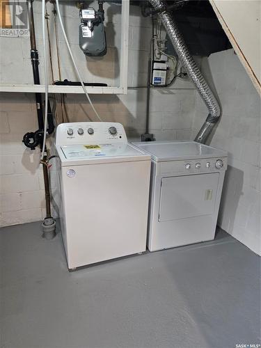 422 Mckenzie Street, Outlook, SK - Indoor Photo Showing Laundry Room