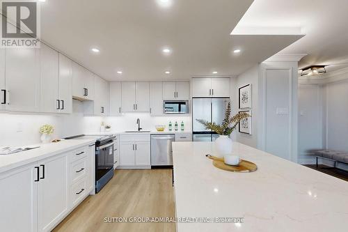 1507 - 8111 Yonge Street, Markham (Royal Orchard), ON - Indoor Photo Showing Kitchen With Upgraded Kitchen