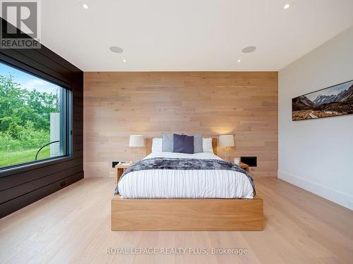 5046 Wellington 125 Road, Erin, ON - Indoor Photo Showing Bedroom