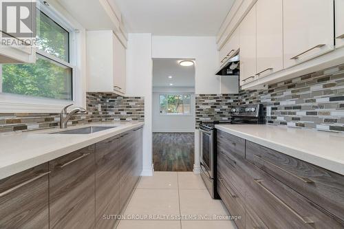 11 Abell Drive, Brampton (Madoc), ON - Indoor Photo Showing Kitchen With Upgraded Kitchen