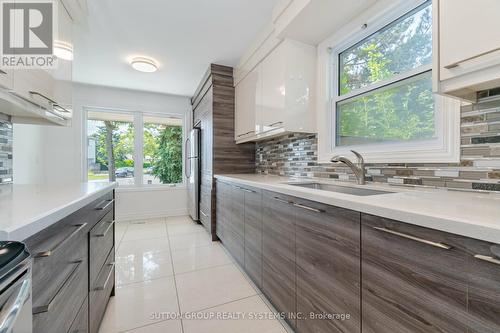 11 Abell Drive, Brampton (Madoc), ON - Indoor Photo Showing Kitchen With Upgraded Kitchen