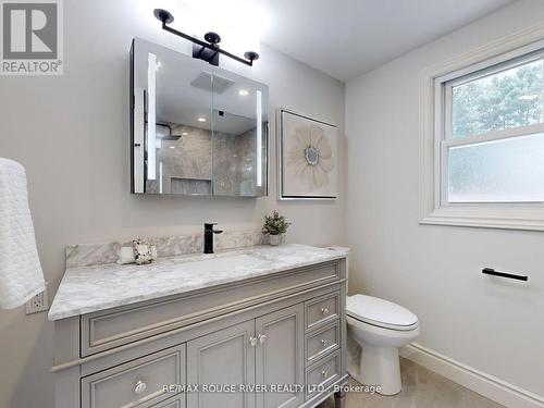 585 Roselawn Avenue, Oshawa (Northwood), ON - Indoor Photo Showing Bathroom