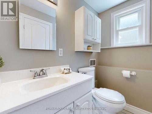 585 Roselawn Avenue, Oshawa (Northwood), ON - Indoor Photo Showing Bathroom