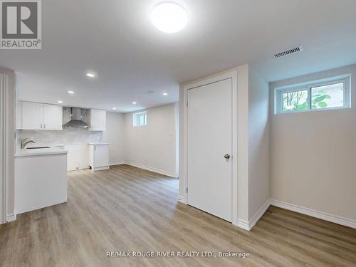 585 Roselawn Avenue, Oshawa (Northwood), ON - Indoor Photo Showing Kitchen