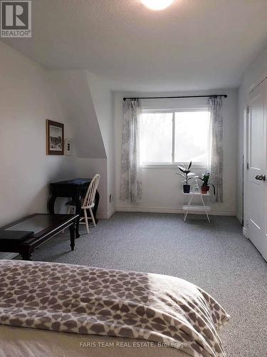 2387 Highway 11 North, Oro-Medonte, ON - Indoor Photo Showing Bedroom