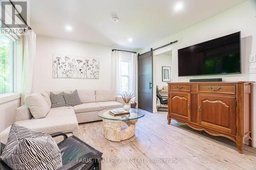 2387 Highway 11 North, Oro-Medonte, ON - Indoor Photo Showing Living Room