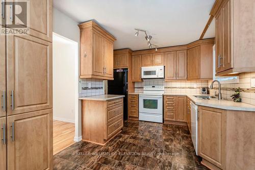 9 Beechcroft Circle, Barrie, ON - Indoor Photo Showing Kitchen