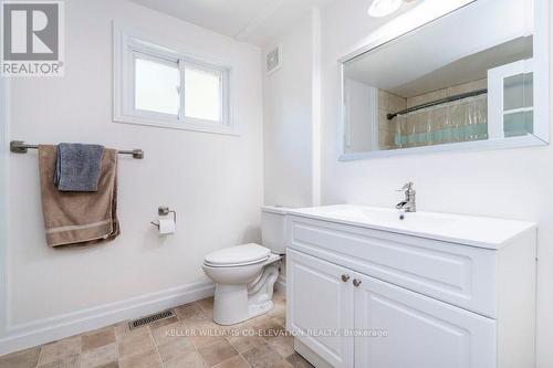 9 Beechcroft Circle, Barrie, ON - Indoor Photo Showing Bathroom