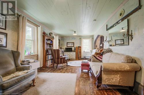 3095 Old Mill Street, Fordwich, ON - Indoor Photo Showing Living Room