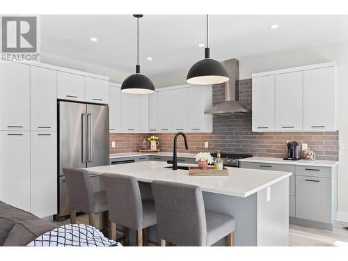 3308 Aspen Lane, Kelowna, BC - Indoor Photo Showing Kitchen With Stainless Steel Kitchen With Upgraded Kitchen