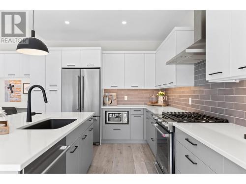 3308 Aspen Lane, Kelowna, BC - Indoor Photo Showing Kitchen With Stainless Steel Kitchen With Upgraded Kitchen