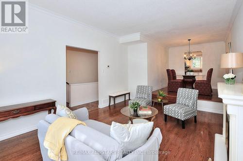 30 Ashglen Way, Markham (Unionville), ON - Indoor Photo Showing Living Room