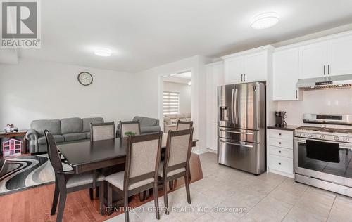 45 Chalkfarm Crescent, Brampton (Northwest Sandalwood Parkway), ON - Indoor Photo Showing Kitchen With Upgraded Kitchen