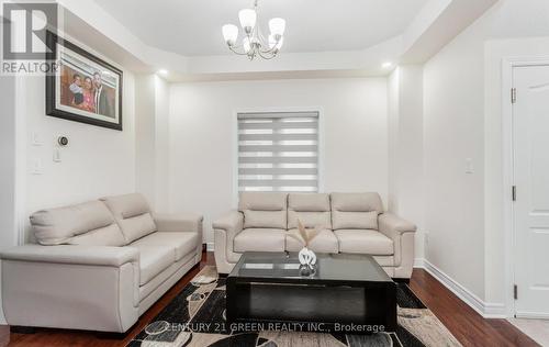 45 Chalkfarm Crescent, Brampton (Northwest Sandalwood Parkway), ON - Indoor Photo Showing Living Room