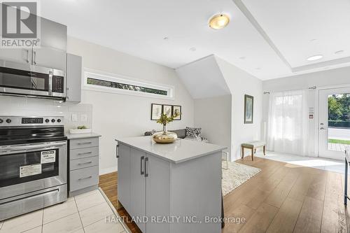 107 - 400 The East Mall Avenue, Toronto (Islington-City Centre West), ON - Indoor Photo Showing Kitchen