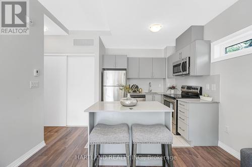 107 - 400 The East Mall Avenue, Toronto (Islington-City Centre West), ON - Indoor Photo Showing Kitchen