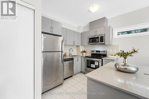 107 - 400 The East Mall Avenue, Toronto (Islington-City Centre West), ON - Indoor Photo Showing Kitchen