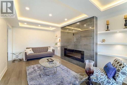 550 Meadows Boulevard, Mississauga, ON - Indoor Photo Showing Living Room With Fireplace