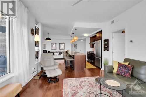 575 Byron Avenue Unit#413, Ottawa, ON - Indoor Photo Showing Living Room