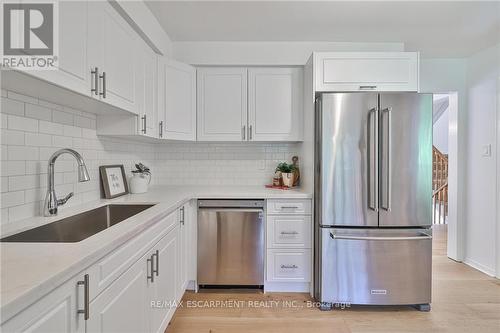 44 Killarney Court, Brampton (Heart Lake East), ON - Indoor Photo Showing Kitchen With Upgraded Kitchen