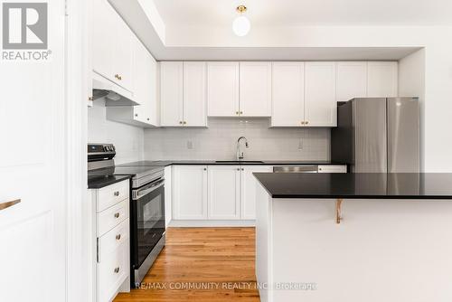 363 Tennant Circle, Vaughan (Vellore Village), ON - Indoor Photo Showing Kitchen With Upgraded Kitchen