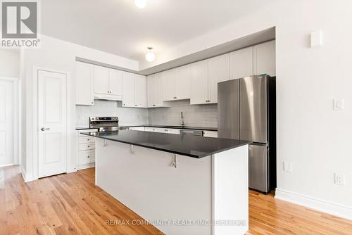 363 Tennant Circle, Vaughan (Vellore Village), ON - Indoor Photo Showing Kitchen With Upgraded Kitchen