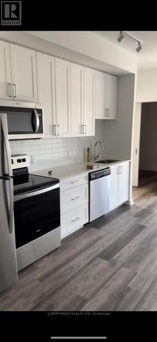 421 - 430 Essa Road, Barrie (Ardagh), ON - Indoor Photo Showing Kitchen