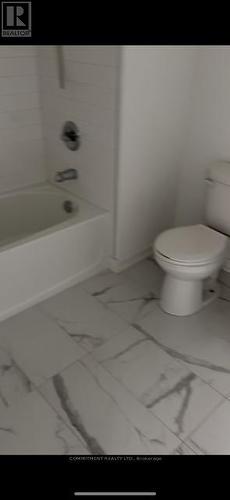 421 - 430 Essa Road, Barrie (Ardagh), ON - Indoor Photo Showing Bathroom