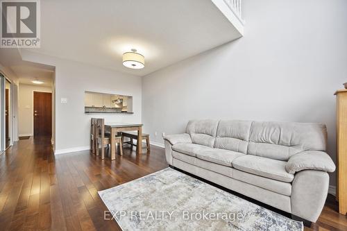 401 - 800 Sheppard Avenue W, Toronto (Bathurst Manor), ON - Indoor Photo Showing Living Room