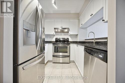 401 - 800 Sheppard Avenue W, Toronto (Bathurst Manor), ON - Indoor Photo Showing Kitchen With Stainless Steel Kitchen With Upgraded Kitchen