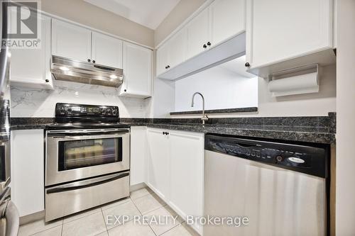 401 - 800 Sheppard Avenue W, Toronto (Bathurst Manor), ON - Indoor Photo Showing Kitchen With Stainless Steel Kitchen