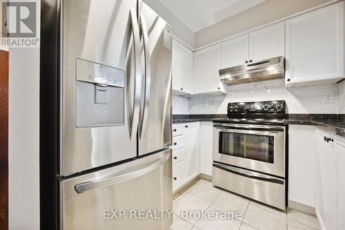 401 - 800 Sheppard Avenue W, Toronto (Bathurst Manor), ON - Indoor Photo Showing Kitchen With Stainless Steel Kitchen