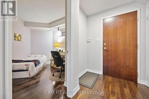 401 - 800 Sheppard Avenue W, Toronto (Bathurst Manor), ON - Indoor Photo Showing Bedroom