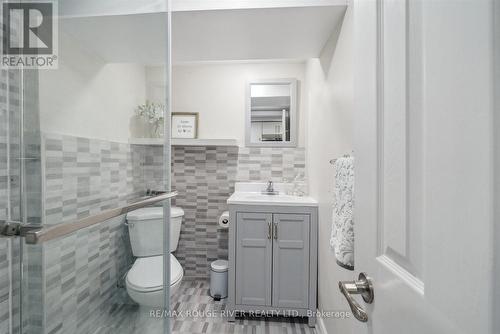 28 Willowmount Drive, Toronto (Clairlea-Birchmount), ON - Indoor Photo Showing Bathroom