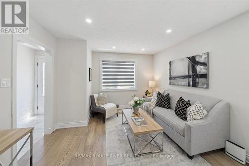 28 Willowmount Drive, Toronto (Clairlea-Birchmount), ON - Indoor Photo Showing Living Room