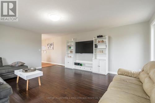 41 Wiser Road, Belleville, ON - Indoor Photo Showing Living Room