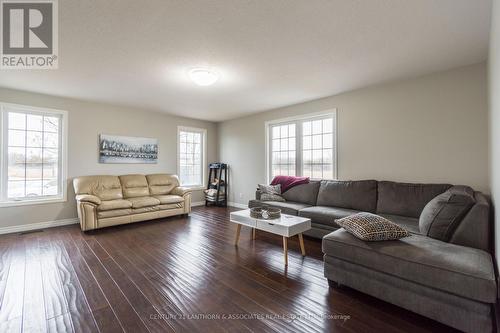 41 Wiser Road, Belleville, ON - Indoor Photo Showing Living Room