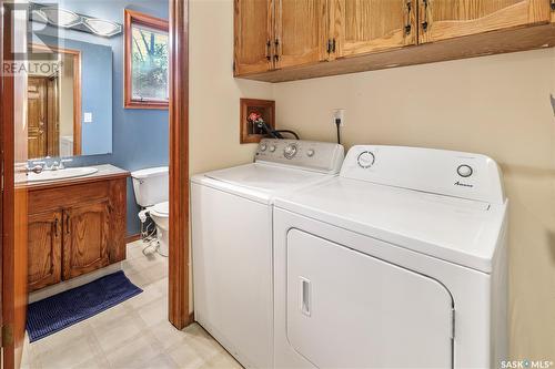 1202 Baird Street, Regina, SK - Indoor Photo Showing Laundry Room