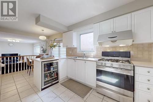 26 Woodman'S Chart, Markham (Unionville), ON - Indoor Photo Showing Kitchen